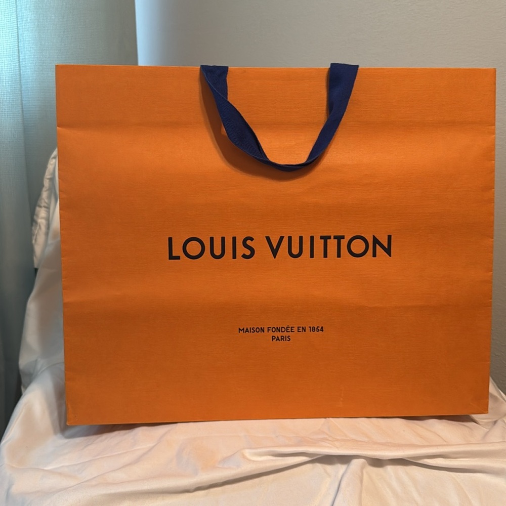 Louis Vuitton Shopping Bag - 1 available